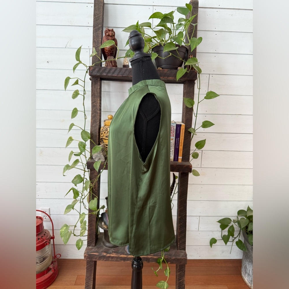 Elementz Lush Olive Green Pleated Blouse with Keyhole Backing - Picture 10 of 16